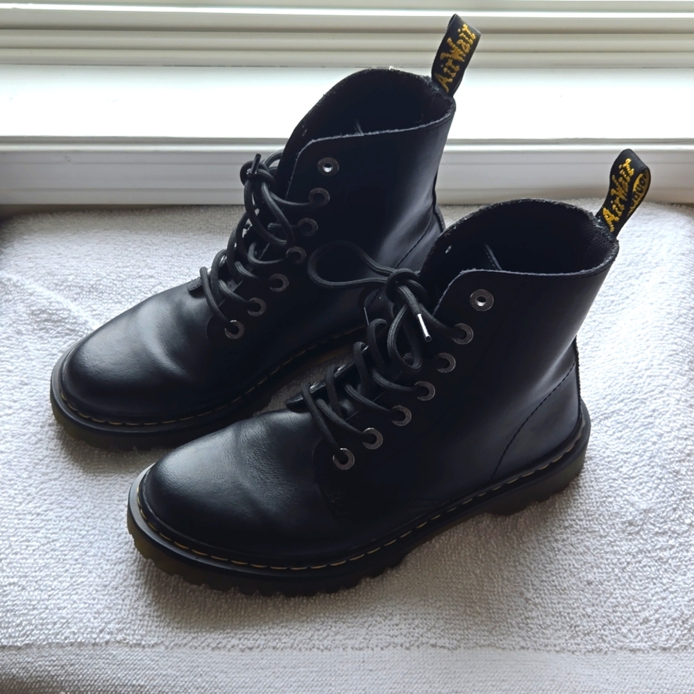 Dr. Marten Vegan Leather Black Size 8